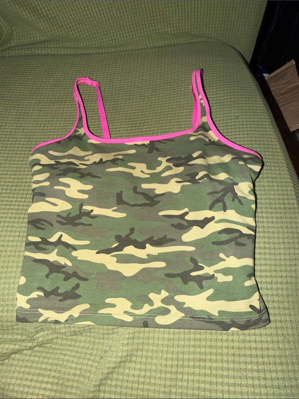 NWOT vs pink camo tank size small